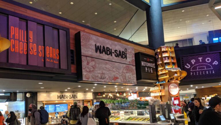 Newark Airport Terminal C, Automated Restaurant Signage for Lunch and Dinner