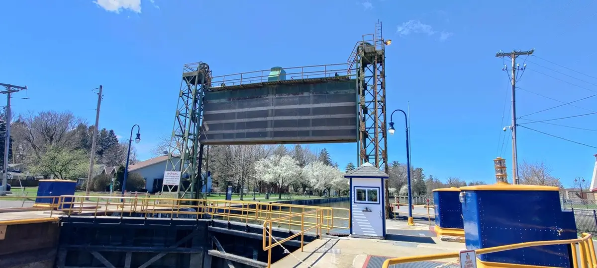 Inspection of a guard gate at Lock E-24 on the NYS Erie Canal