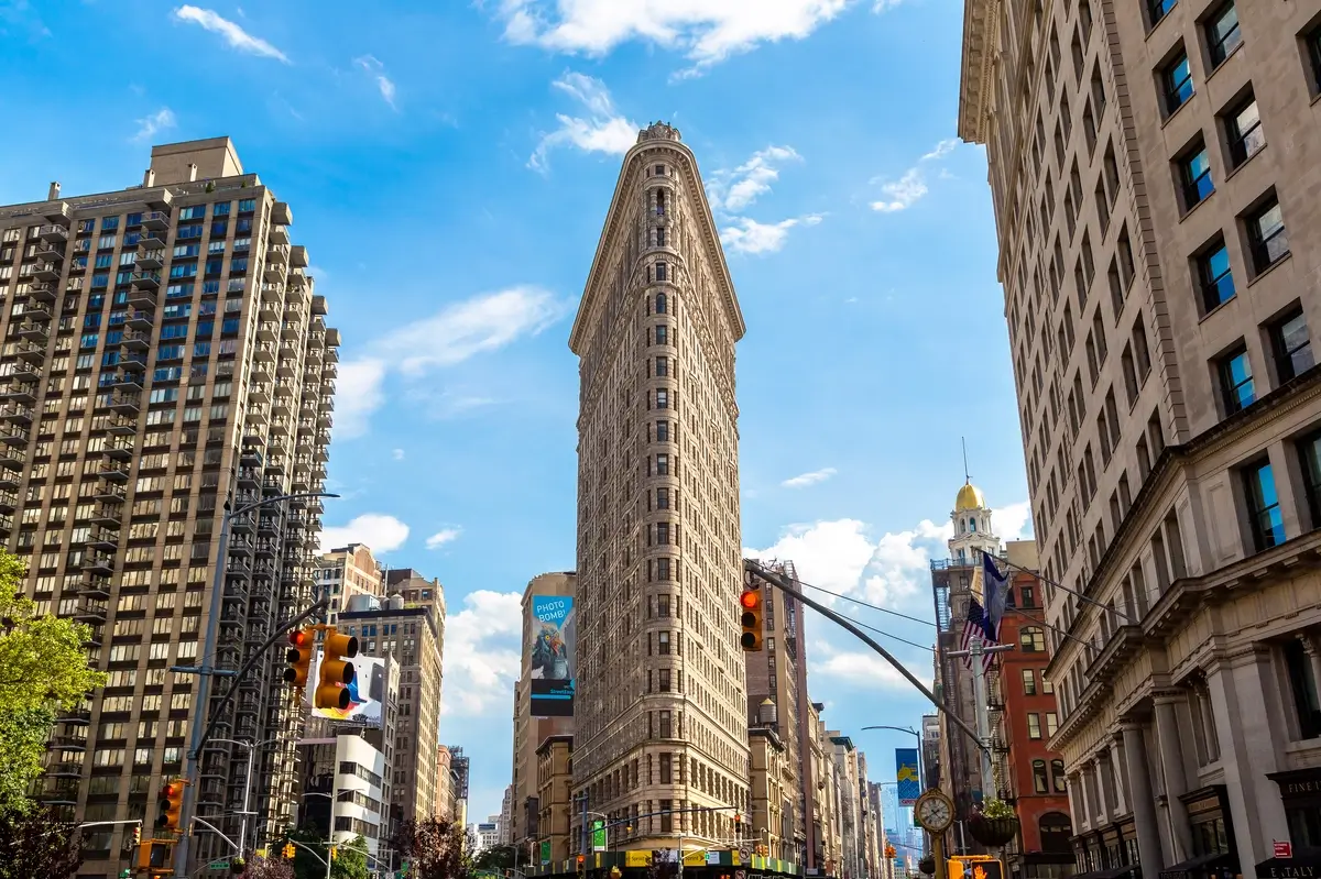 A front facing view of NYC's Flatiron building